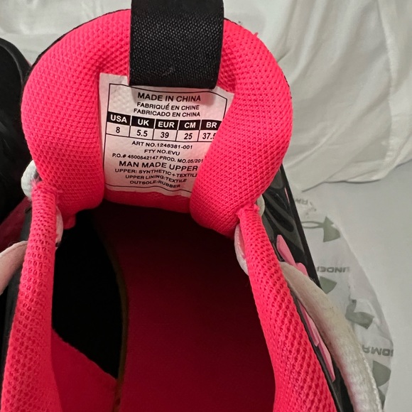 Under armour running shoes. Size 8. In good condition - Picture 2 of 4